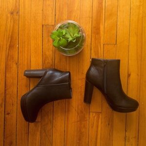 NWT Dream Pairs Chunky Heel Vegan Leather Booties